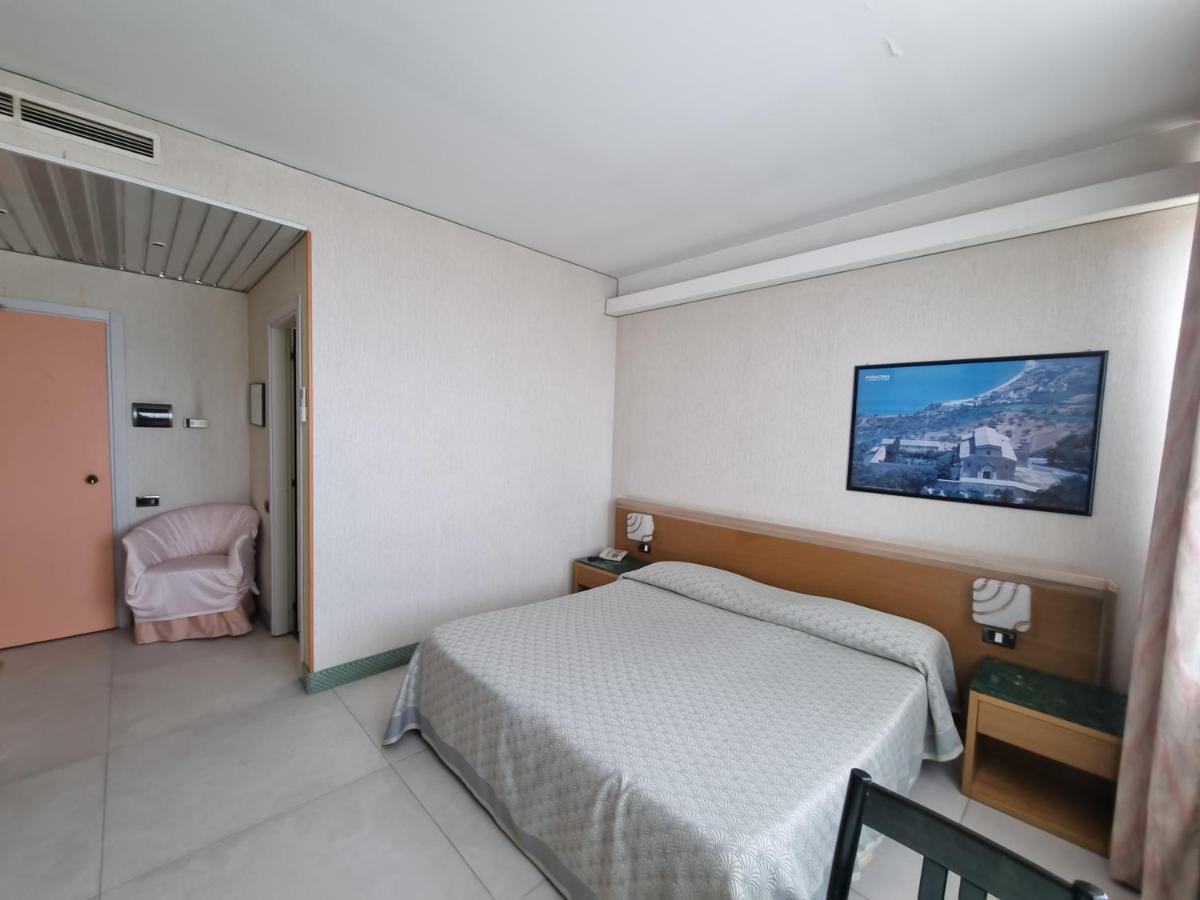 Hotel Thema روكّا سان جيوفانّي المظهر الخارجي الصورة